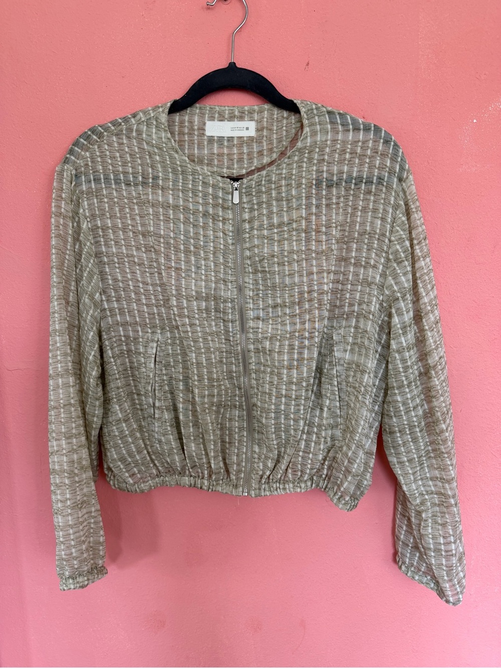 Zara Flowy Zip-Front Crop Jacket
New w/o tag
